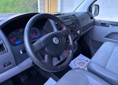 VW T5 2.5 TDI 4MOTION — Utilitaire polyvalent 4x4, entretien complet récent — Miniatura 19