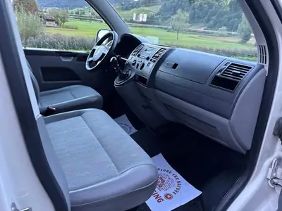 VW T5 2.5 TDI 4MOTION — Utilitaire polyvalent 4x4, entretien complet récent — Miniatura 25