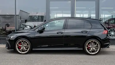 VW Golf 2.0 TSI GTI DSG Black Style Edition — Sportivité et élégance, 16 942 km seulement — exterior view