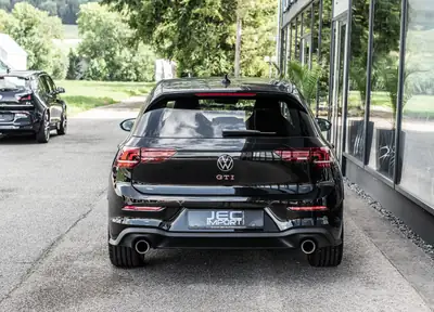 VW Golf 2.0 TSI GTI DSG Black Style Edition — Sportivité et élégance, 16 942 km seulement — Thumbnail 9