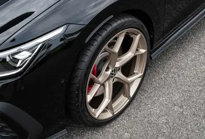 VW Golf 2.0 TSI GTI DSG Black Style Edition — Sportivité et élégance, 16 942 km seulement — Thumbnail 11