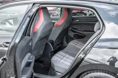 VW Golf 2.0 TSI GTI DSG Black Style Edition — Sportivité et élégance, 16 942 km seulement — Thumbnail 15