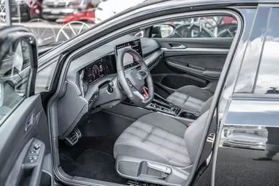 VW Golf 2.0 TSI GTI DSG Black Style Edition — Sportivité et élégance, 16 942 km seulement — Thumbnail 16
