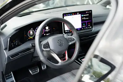 VW Golf 2.0 TSI GTI DSG Black Style Edition — Sportivité et élégance, 16 942 km seulement — Thumbnail 17