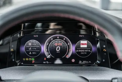 VW Golf 2.0 TSI GTI DSG Black Style Edition — Sportivité et élégance, 16 942 km seulement — Thumbnail 19