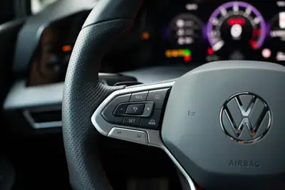 VW Golf 2.0 TSI GTI DSG Black Style Edition — Sportivité et élégance, 16 942 km seulement — Thumbnail 21