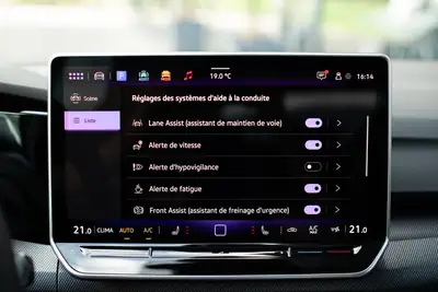 VW Golf 2.0 TSI GTI DSG Black Style Edition — Sportivité et élégance, 16 942 km seulement — Thumbnail 25