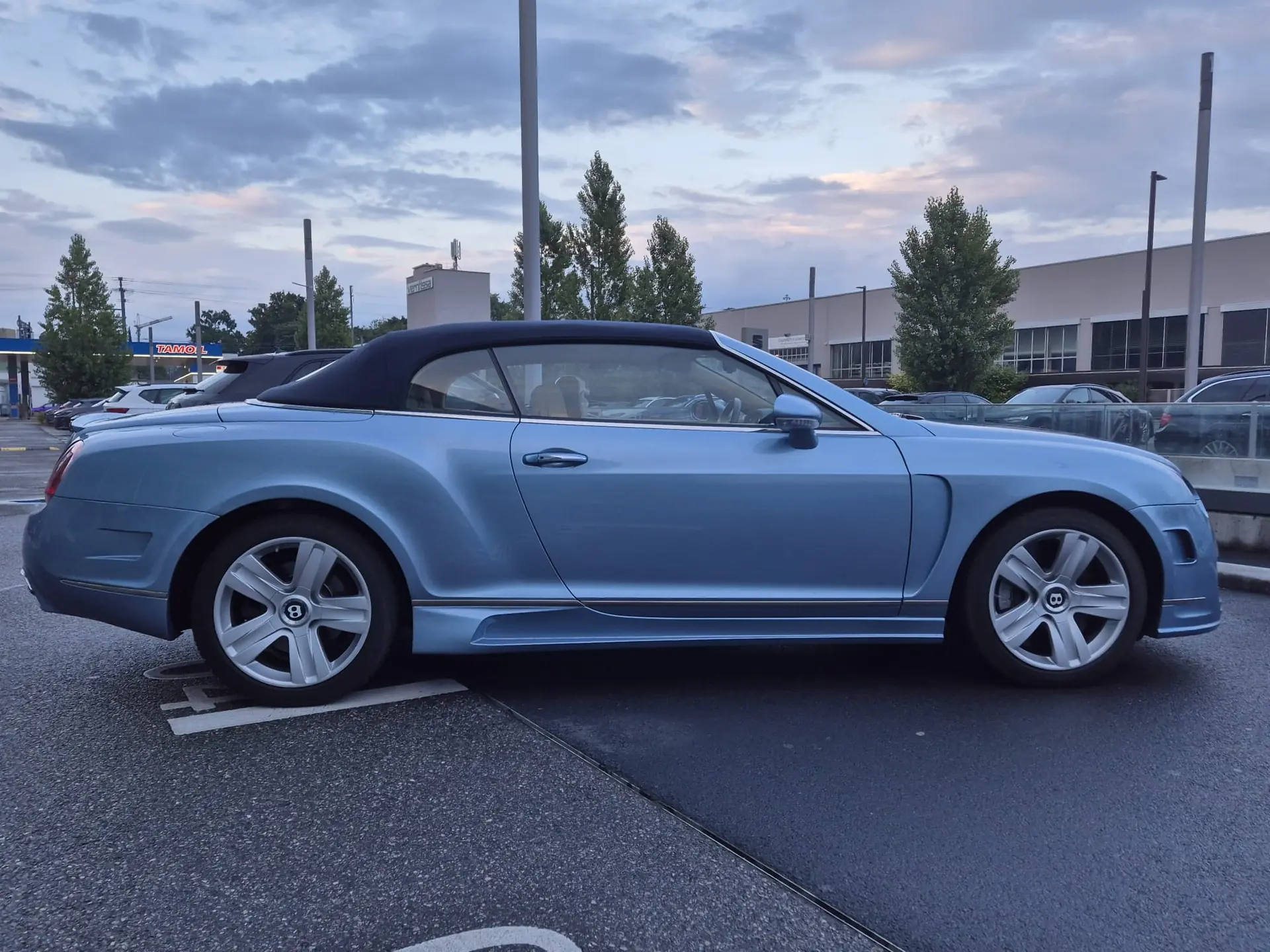 Bentley Continental GTC 6.0 Mansory — Cabriolet de prestige, 560 ch, rare et dynamique — vue extérieure