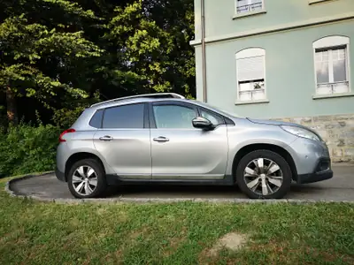 Peugeot 2008 VTi Active — SUV urbain automatique, entretenu et sans sinistre — vue extérieure