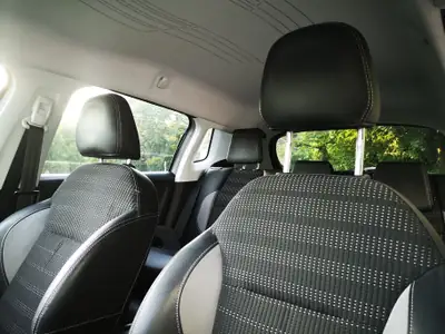 Peugeot 2008 VTi Active — SUV urbain automatique, entretenu et sans sinistre — intérieur