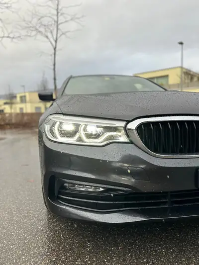 BMW 530d xDrive Touring — Monospace diesel puissant, 155'000 km, traction intégrale — side view