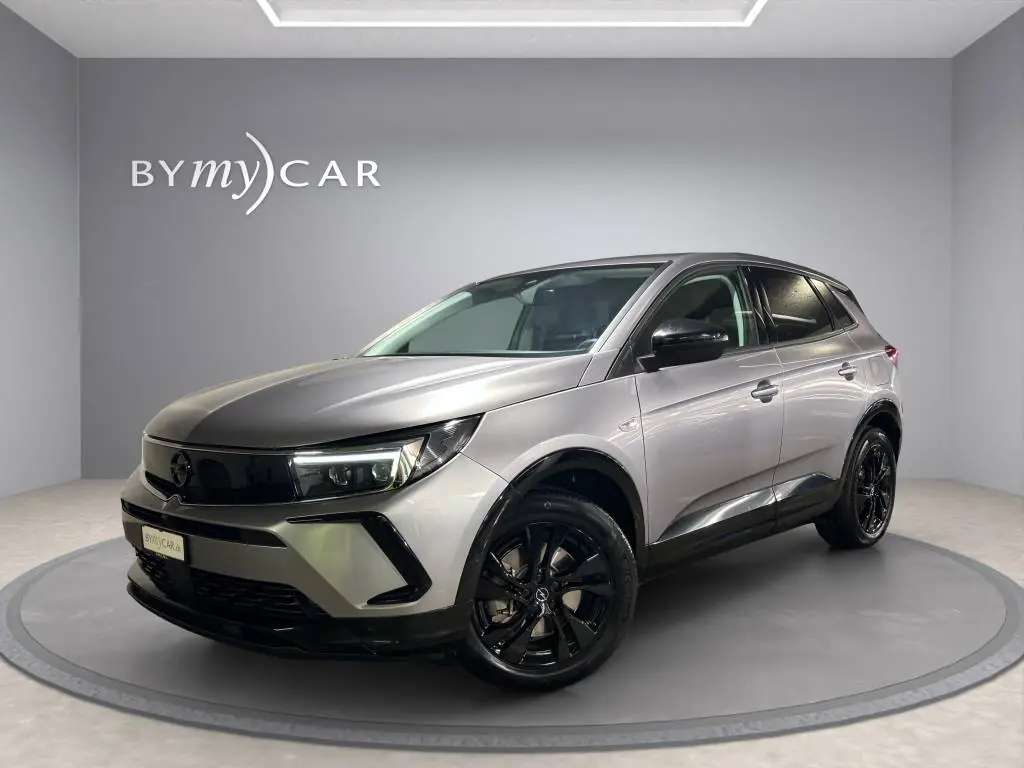 Opel Grandland 1.6 Hybrid — SUV polyvalent hybride, très bas kilométrage