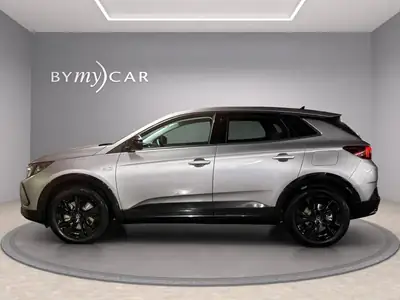 Opel Grandland 1.6 Hybrid — SUV polyvalent hybride, très bas kilométrage — Heckansicht