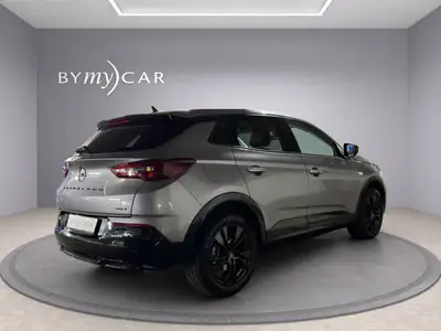 Opel Grandland 1.6 Hybrid — SUV polyvalent hybride, très bas kilométrage — Armaturenbrett