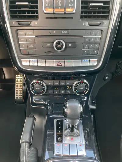 Mercedes-Benz G 500 — L'authentique SUV premium noir Designo, entretien certifié — Miniature 10