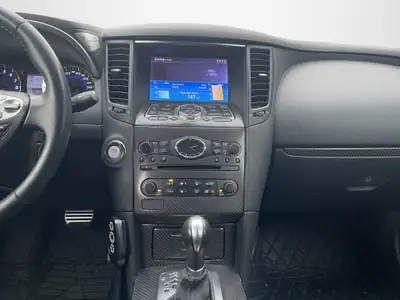 INFINITI FX50 S Vettel Edition AWD — SUV coupé exclusif, 420 ch, exemplaire rare — Thumbnail 8