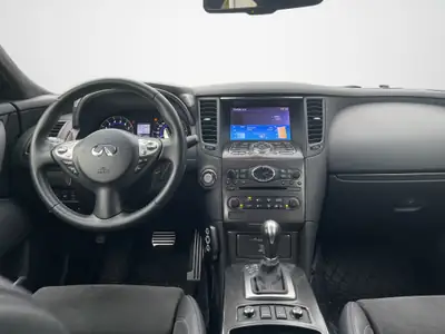 INFINITI FX50 S Vettel Edition AWD — SUV coupé exclusif, 420 ch, exemplaire rare — Thumbnail 7
