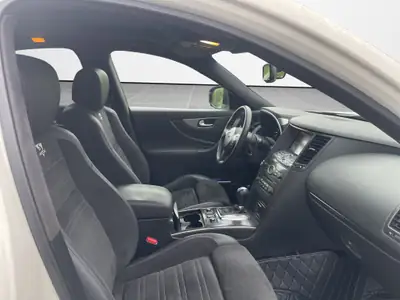INFINITI FX50 S Vettel Edition AWD — SUV coupé exclusif, 420 ch, exemplaire rare — Thumbnail 9