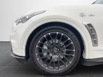 INFINITI FX50 S Vettel Edition AWD — SUV coupé exclusif, 420 ch, exemplaire rare — Thumbnail 11