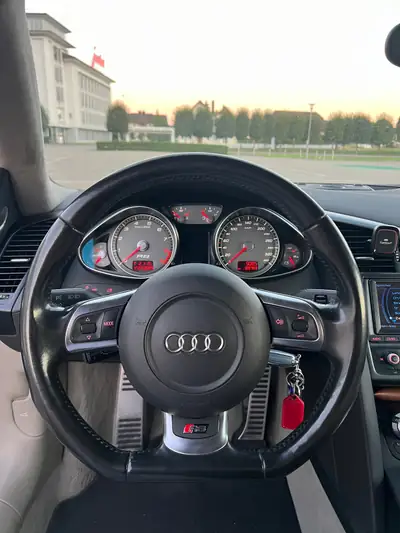 Audi R8 4.2 FSI Quattro — Le coupé sport légendaire, 130'000 km seulement — Miniatura 7