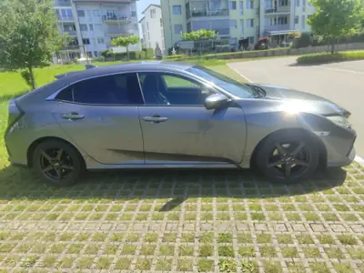 Honda Civic 1.6 i-DTEC Elegance — Berline diesel efficace, 52 500 km seulement — fianco