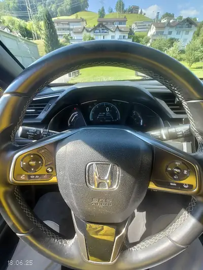 Honda Civic 1.6 i-DTEC Elegance — Berline diesel efficace, 52 500 km seulement — cruscotto