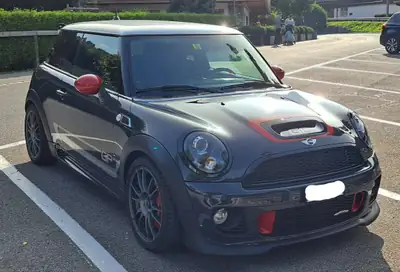 MINI Cooper John Cooper Works GP 2013 — Exemplaire collector N°352/2000, performances de légende — vista posteriore