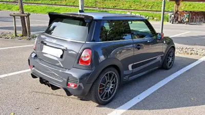 MINI Cooper John Cooper Works GP 2013 — Exemplaire collector N°352/2000, performances de légende — fianco