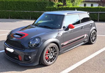 MINI Cooper John Cooper Works GP 2013 — Exemplaire collector N°352/2000, performances de légende — vista esterna