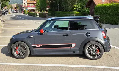 MINI Cooper John Cooper Works GP 2013 — Exemplaire collector N°352/2000, performances de légende — interni