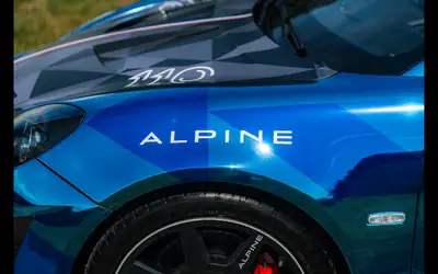 Alpine A110 R Pikes Peak — Édition mondiale limitée, 301 ch purs et exclusivité suisse — Miniature 20