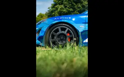 Alpine A110 R Pikes Peak — Édition mondiale limitée, 301 ch purs et exclusivité suisse — Miniature 19