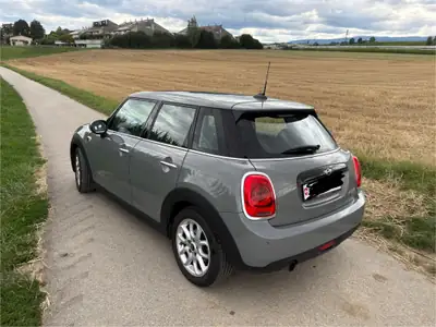 MINI Cooper Steptronic — Citadine agile et économe, 155 000 km — interni