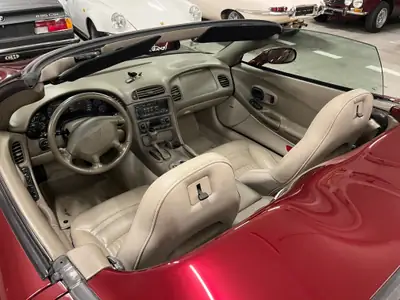 Chevrolet Corvette C5 50th Anniversary — Cabriolet légendaire, 51'000 km seulement — Miniatur 10