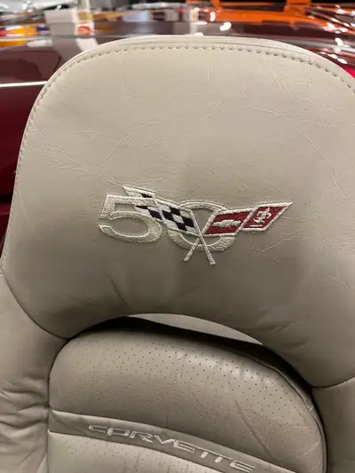 Chevrolet Corvette C5 50th Anniversary — Cabriolet légendaire, 51'000 km seulement — Miniatur 11