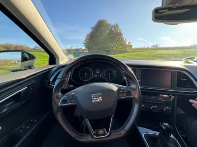 SEAT Leon 2.0 TDI FR Line — Diesel performant, 125'000 km, sans sinistre — cruscotto