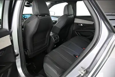 Peugeot 3008 300e Hybrid4 GT — SUV hybride rechargeable haute performance, 23'000 km — Miniatur 15