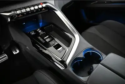 Peugeot 3008 300e Hybrid4 GT — SUV hybride rechargeable haute performance, 23'000 km — Miniatur 13