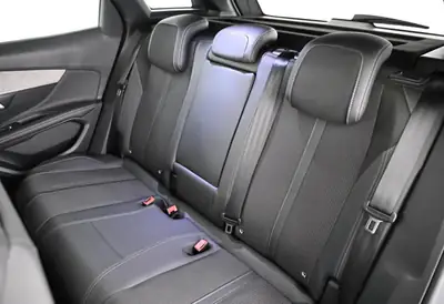 Peugeot 3008 300e Hybrid4 GT — SUV hybride rechargeable haute performance, 23'000 km — Miniatur 16