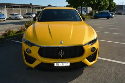 Maserati Levante 3.0 V6 Modena S — SUV premium jaune éclatant, 430 ch et rouage intégral — vista esterna