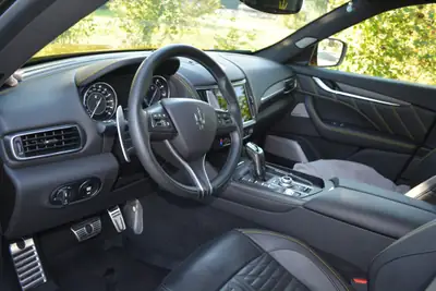 Maserati Levante 3.0 V6 Modena S — SUV premium jaune éclatant, 430 ch et rouage intégral — Miniatura 10