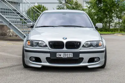 BMW 330i — Berline sportive 2002, 87 000 km, moteur 231 ch fiable — Heckansicht