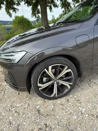 Volvo XC60 T8 eAWD PluginHybrid Black Edition — SUV premium hybride rechargeable, 33'000 km seulement — Innenraum