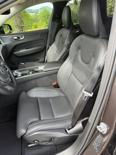 Volvo XC60 T8 eAWD PluginHybrid Black Edition — SUV premium hybride rechargeable, 33'000 km seulement — Detail