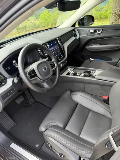 Volvo XC60 T8 eAWD PluginHybrid Black Edition — SUV premium hybride rechargeable, 33'000 km seulement — Miniatur 8