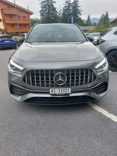 Mercedes-Benz GLA 220 AMG 4Matic — SUV compact premium, moteur diesel efficient — side view