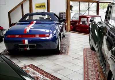 Alfa Romeo Spider 2.0 TS 16V — Cabriolet mythique, édition Spirit Magazine collector — Miniature 9