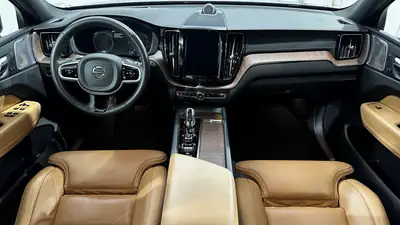 Volvo XC60 T8 eAWD Inscription — Hybride rechargeable premium, 124'000 km — interni