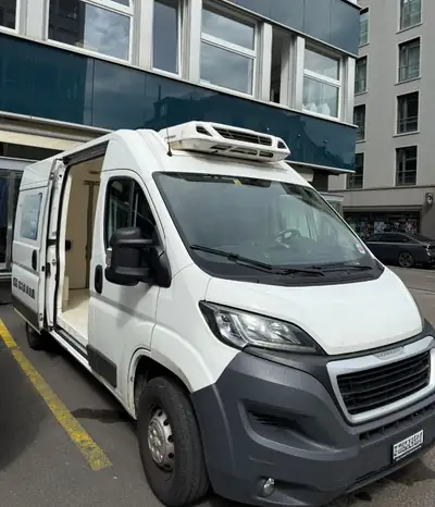 Peugeot Boxer — Utilitaire frigorifique professionnel, 199 000 km, moteur diesel fiable — vue extérieure