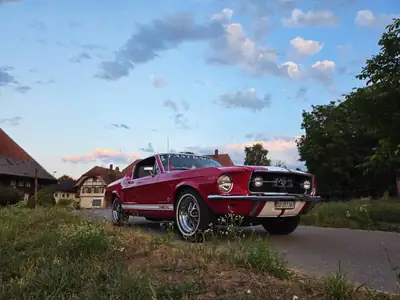 Ford Mustang GT390 Restomod Big Block Fastback 1967 — Muscle car légendaire restaurée — Seitenansicht